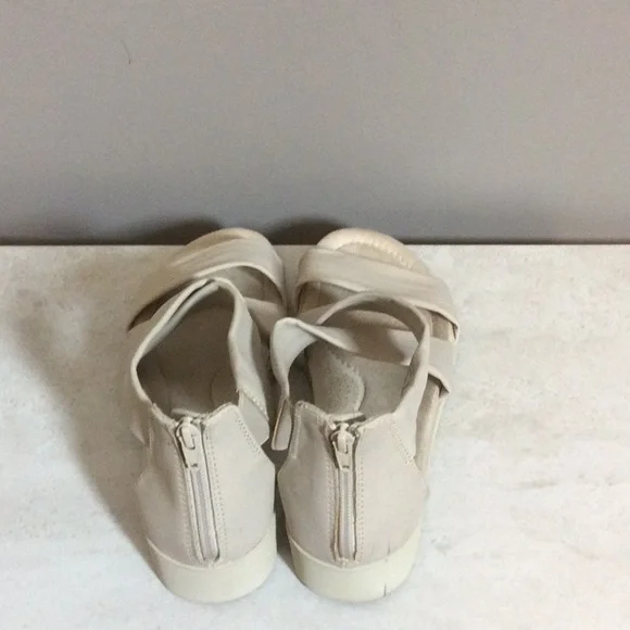 9 Earth Spirit cream strappy zipper back sandals - Picture 4 of 9